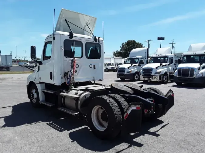 2020 FREIGHTLINER NEW CASCADIA 1268680b4c86189aa875452d3341139161d