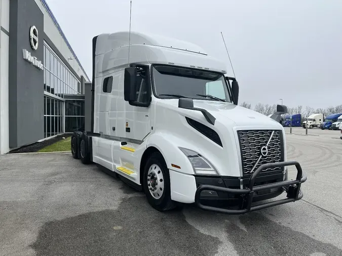 2022 VOLVO VNL64T740