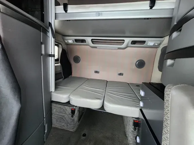 2024 VOLVO VNL64T860