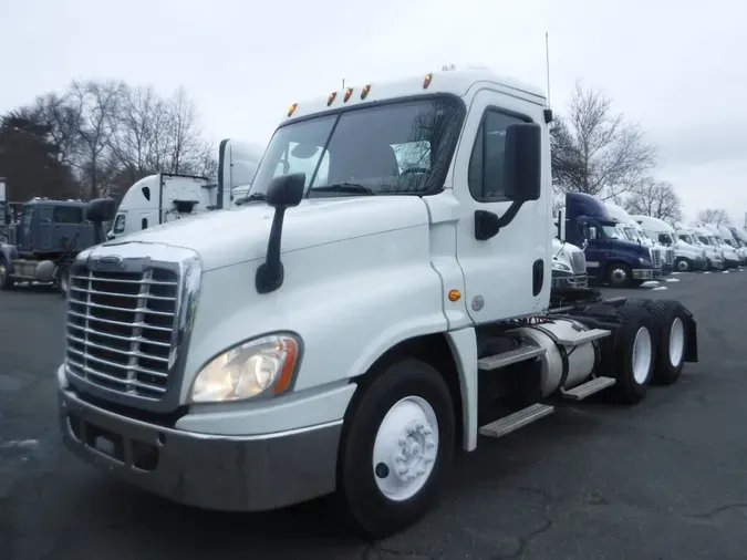 2015 FREIGHTLINER/MERCEDES CASCADIA 125