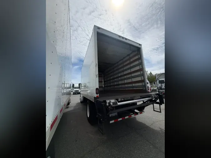 2017 FREIGHTLINER/MERCEDES M2 106