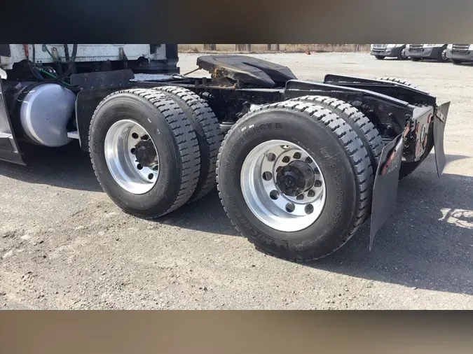 2020 Freightliner Cascadia 126