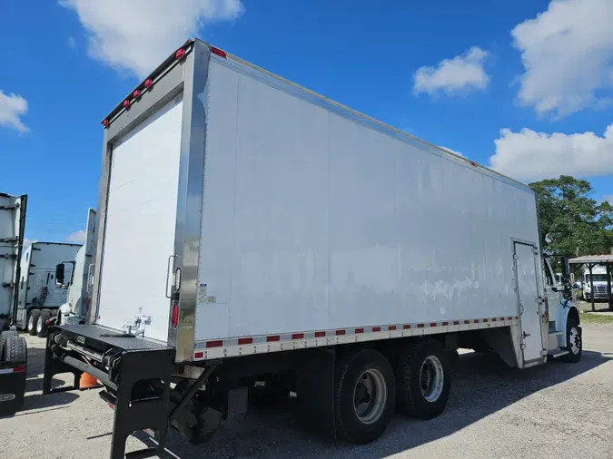 2016 FREIGHTLINER/MERCEDES M2 106