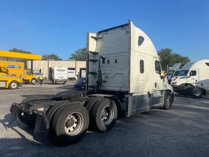 2018 Freightliner X12564ST