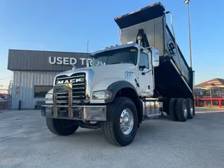 2022 MACK GR64F