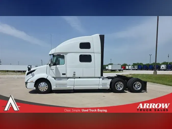 2021 VOLVO VNL860