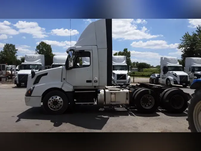 2016 Volvo VNL300