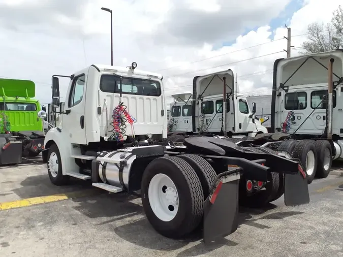 2018 FREIGHTLINER M2-112