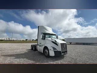 2020 Volvo VNL300