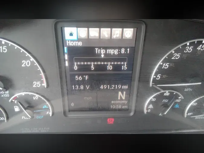 2021 Freightliner Cascadia 126869f299b6b4bdea4f2100cba903ec176