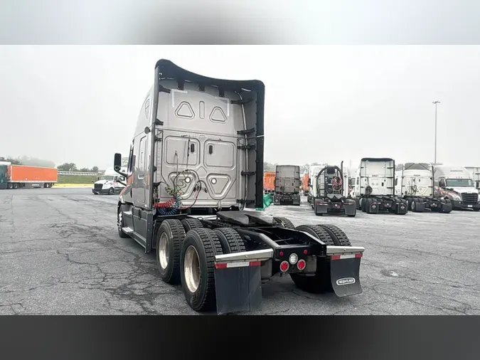 2025 Freightliner Cascadia 126