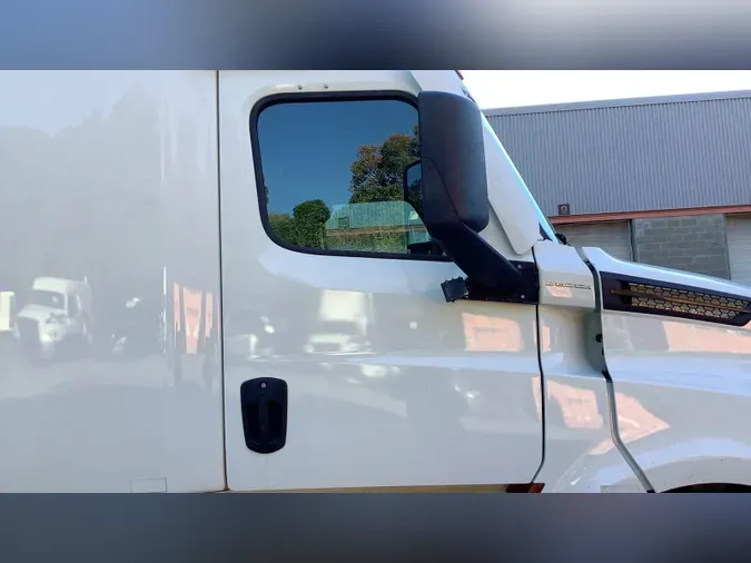 2022 Freightliner Cascadia 126