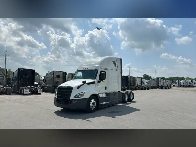2021 Freightliner Cascadia 126