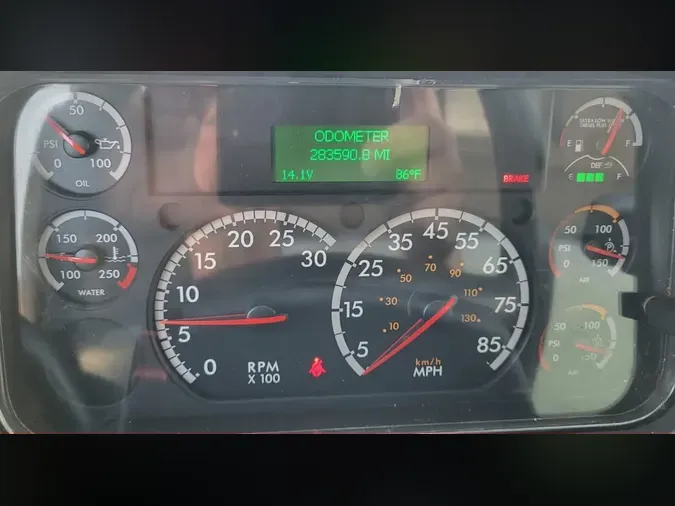 2018 FREIGHTLINER M2 106