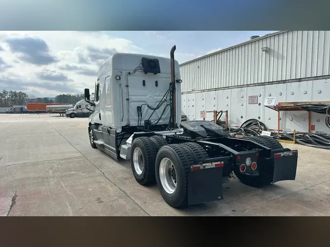 2021 Freightliner Cascadia 126