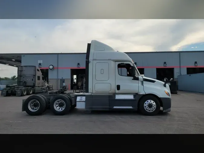 2020 Freightliner Cascadia 126