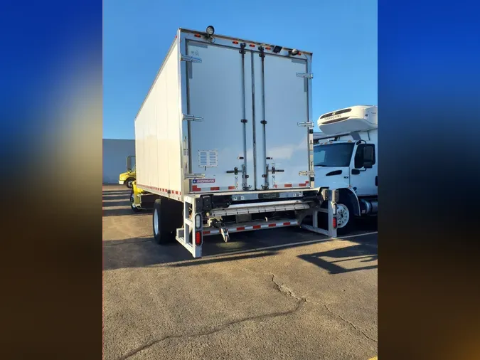 2016 FREIGHTLINER/MERCEDES M2 106