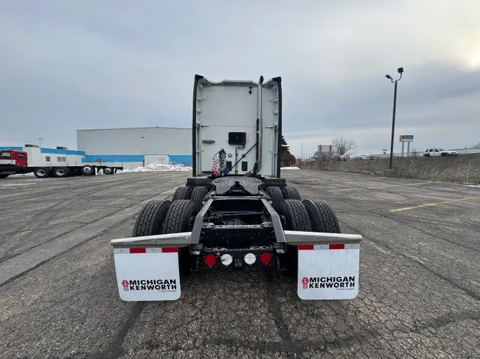 2022 Kenworth T680