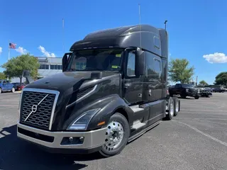 2025 VOLVO VNL64T860