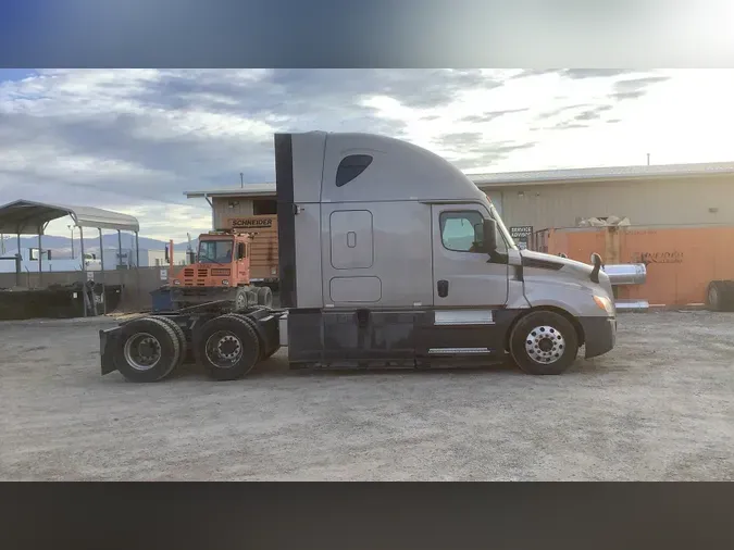 2020 Freightliner Cascadia 12686b4a875eaaf82a804b67bbaf39db4f6
