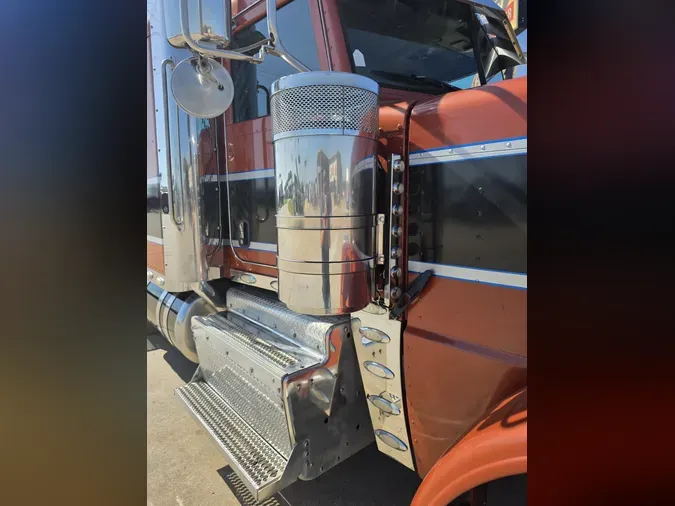 2016 Peterbilt 389