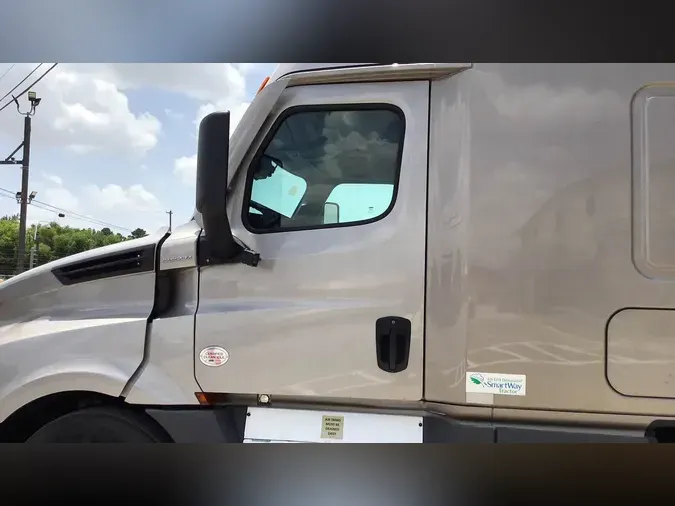 2021 Freightliner Cascadia 126