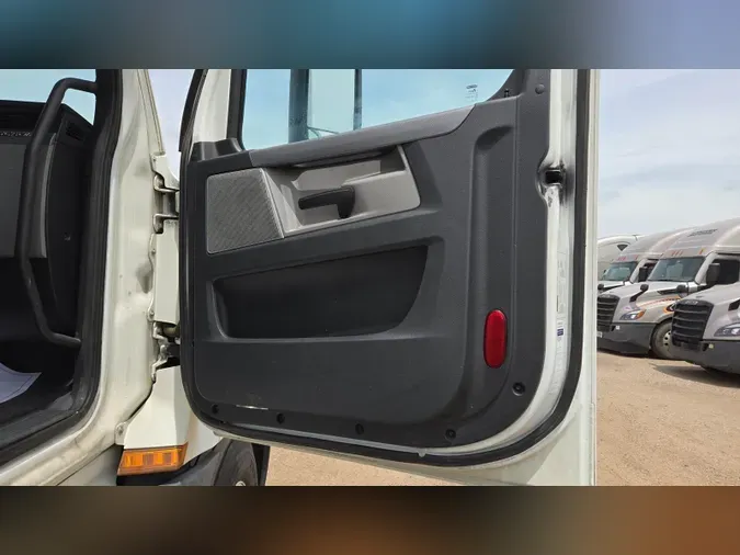 2019 Freightliner Cascadia 126