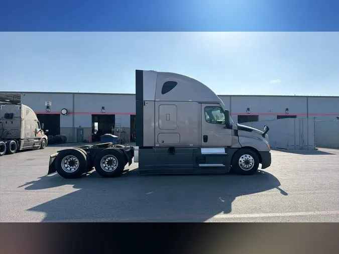 2023 Freightliner Cascadia 126
