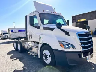 2020 Freightliner T12664ST