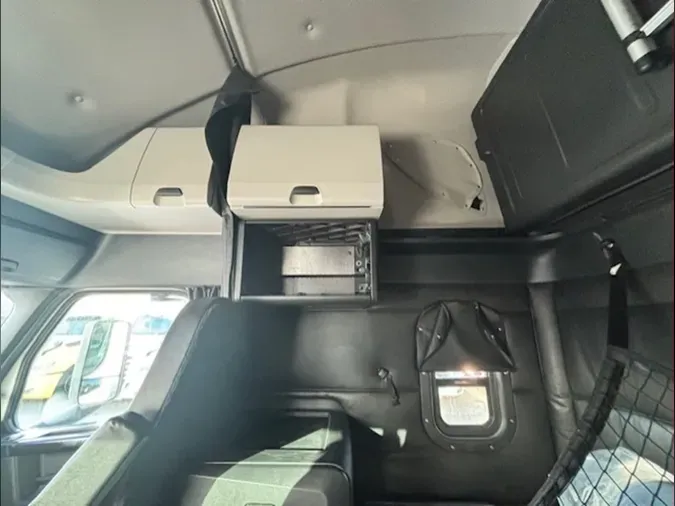 2023 Freightliner Cascadia 126