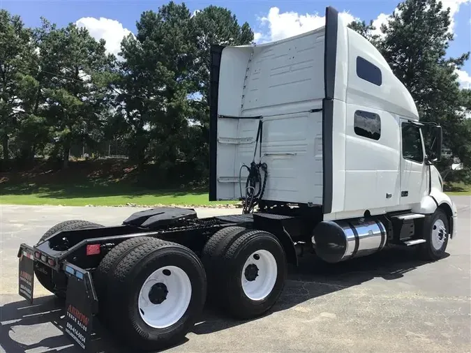 2020 VOLVO VNL760