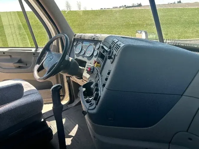 2019 Freightliner X12564ST