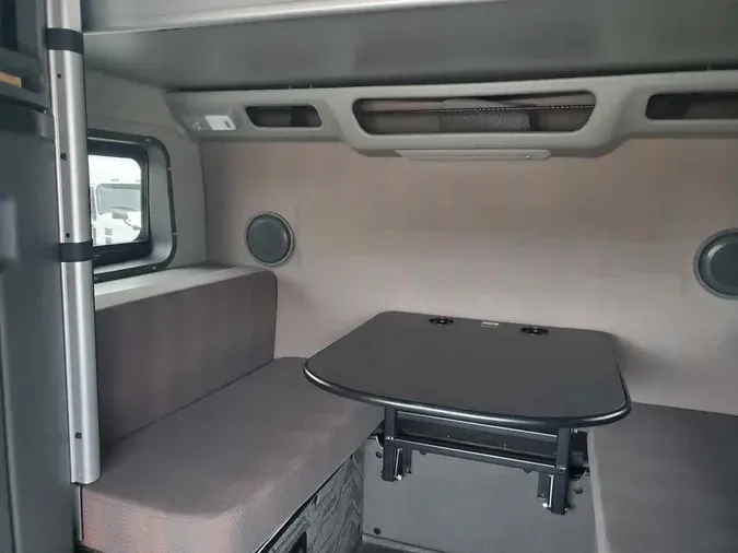 2021 VOLVO VNL64T860