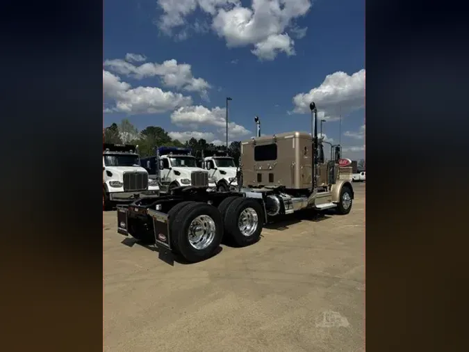 2027 PETERBILT 589