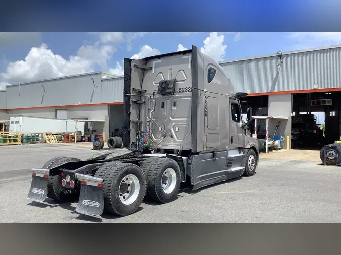 2022 Freightliner Cascadia 126