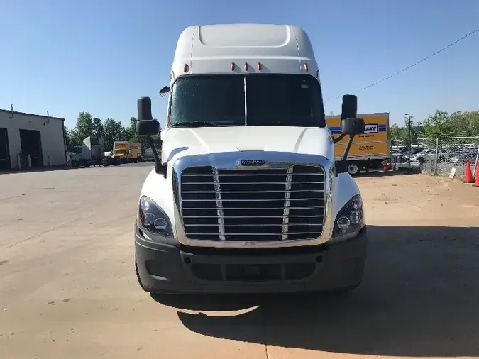 2018 Freightliner X12564ST