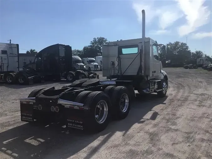 2019 VOLVO VNL300