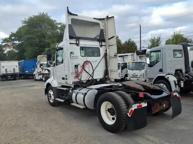 2019 VOLVO VNL42T 300