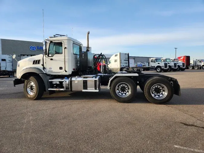 2020 MACK GR64BT