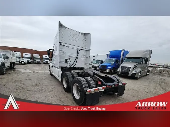 2021 VOLVO VNL760