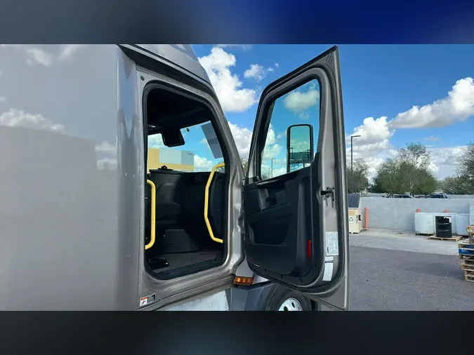 2024 Freightliner Cascadia 12686f1b48edcc381234c7a5230f70f5d18