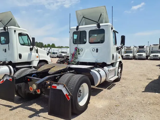 2020 FREIGHTLINER CASCADIA 113