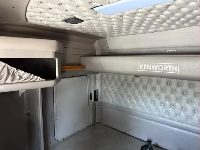 2023 Kenworth W900