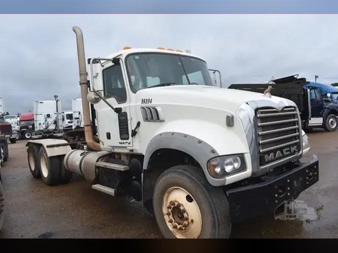 2015 MACK GRANITE GU713