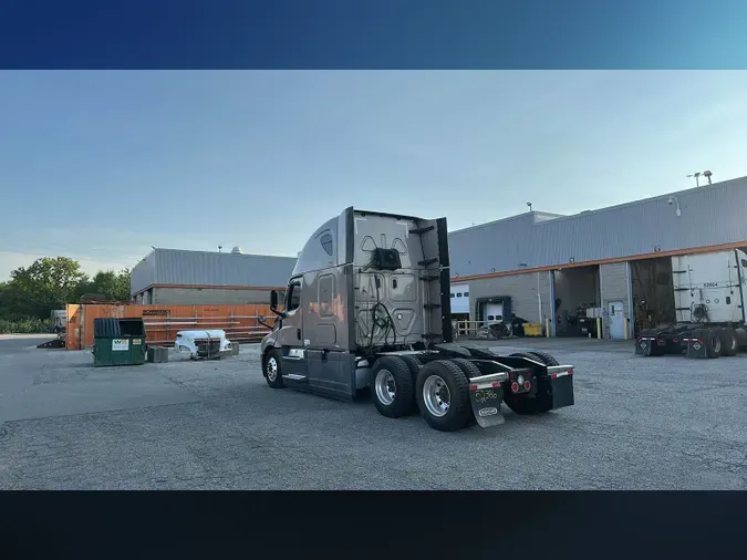 2022 Freightliner Cascadia 126