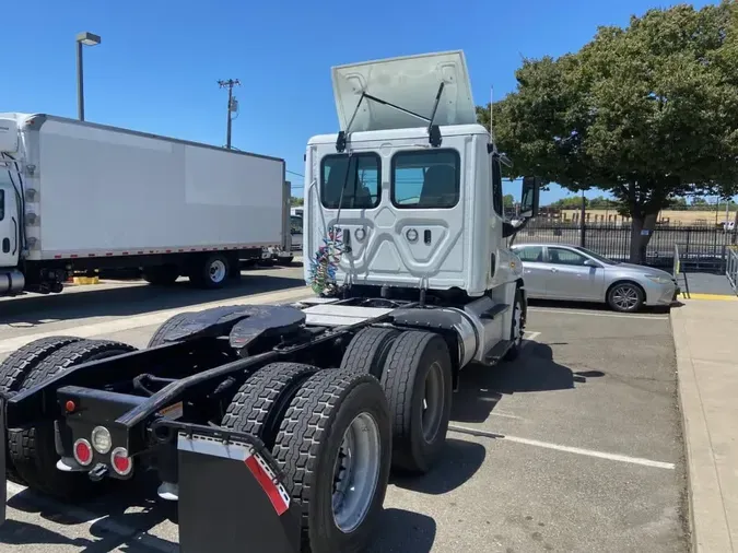 2019 FREIGHTLINER/MERCEDES CASCADIA 125