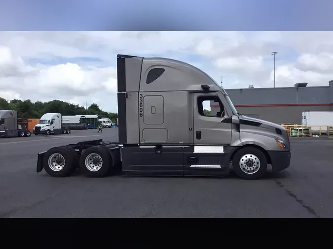 2025 Freightliner Cascadia 126