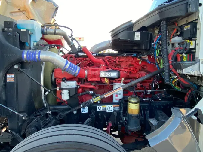 2023 Kenworth W990