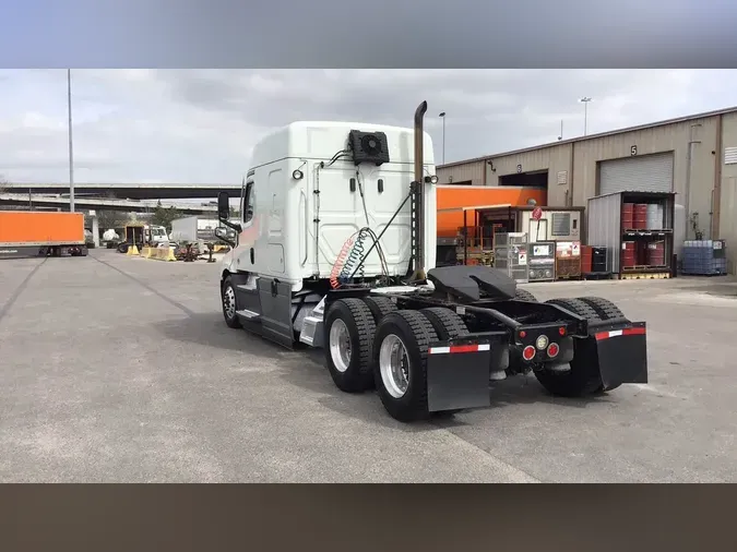 2021 Freightliner Cascadia 126