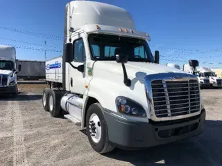 2015 FREIGHTLINER X12564ST